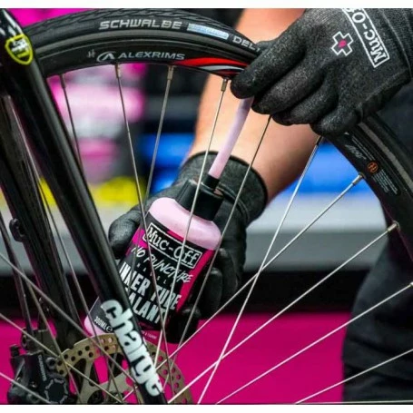 Lattice Sigillante Per Camera D'aria MUC-OFF NO PUNCTURE HASSLE INNER TUBE 300 ML. 2 Lattice Sigillante Per Camera D'aria MUC-OFF NO PUNCTURE HASSLE INNER TUBE 300 ML. - immagine 2
