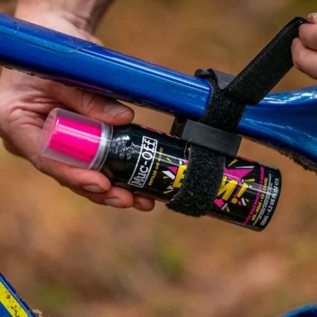 NASTRO IN VELCRO PORTA BOMBOLETTA C02 E GONFIA E RIPARA MUC-OFF BAM 1 NASTRO IN VELCRO PORTA BOMBOLETTA C02 E GONFIA E RIPARA MUC-OFF BAM